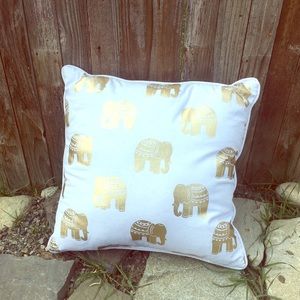 🌸Elephant Throw Pillow🌸